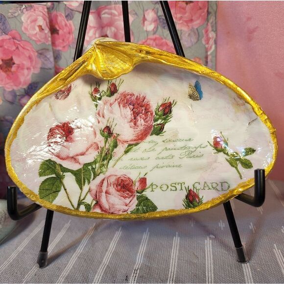 DECOUPAGE CLAM SHELL DECOUPAGE ROSES 🌹 ON A CLAM SHELL TRINKET DISH - Picture 1 of 10